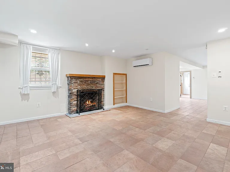 441 21st St NE #B — Photo 10