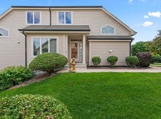 502 Heather Glen Ct, Waukesha, WI 53188