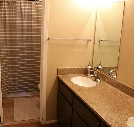 5th image of 4100 Tanglewood Ln APT 102
