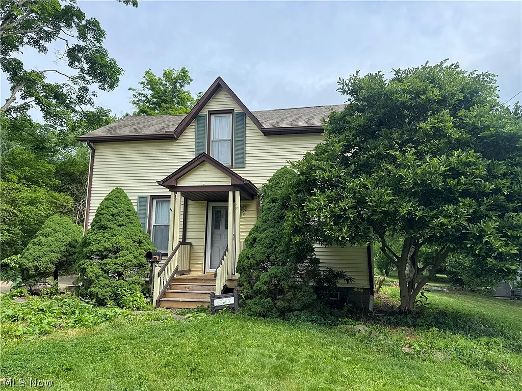 3 bed, 1.0 bath, 1644 sqft, $2,100 — Photo 1