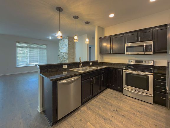 2nd image of 5637 Twin Oaks Dr
