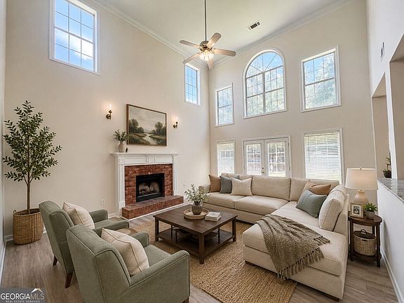 2nd image of 140 Dearing Woods Way