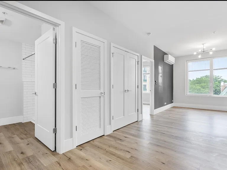 1523 W Howard St #418 — Photo 8