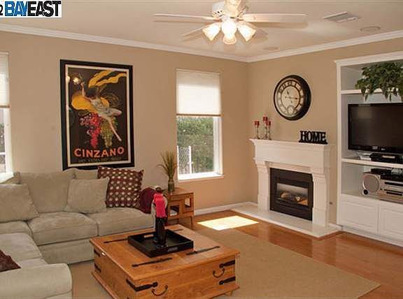 5th image of 4685 Persimmon Dr