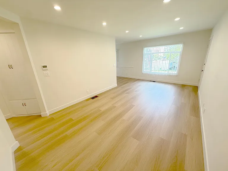 200 E Dryden St — Photo 12