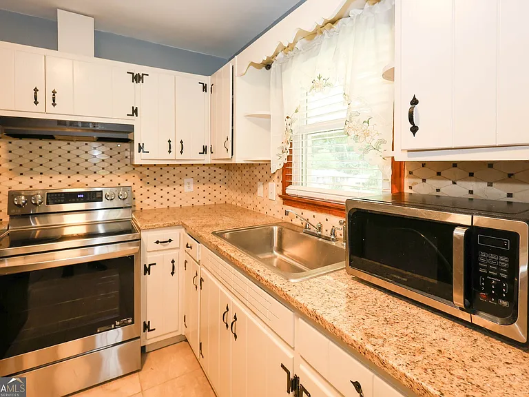 2218 Dodson Dr — Photo 10