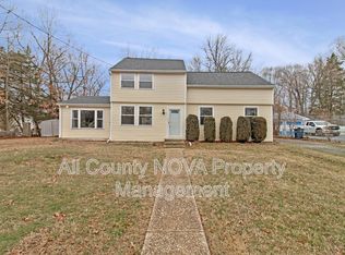 8600 Lantern Ln, Clinton, MD 20735