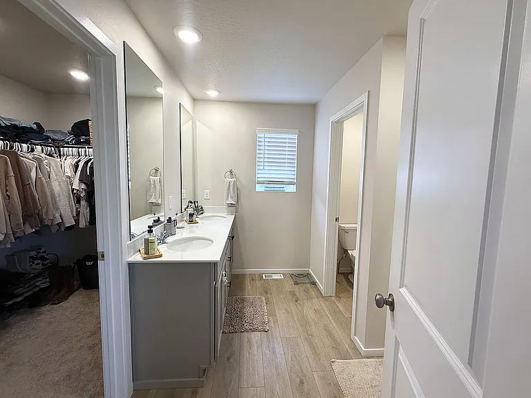 255 E Sandmyrtle Ave — Photo 15