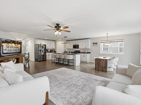 2nd image of 10132 Azalea Dr