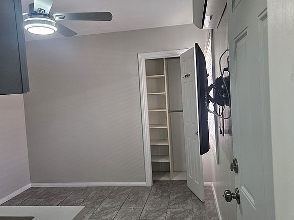 5th image of 5027 N Lyman Ave