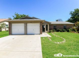 1413 Trammell Dr, Benbrook, TX 76126