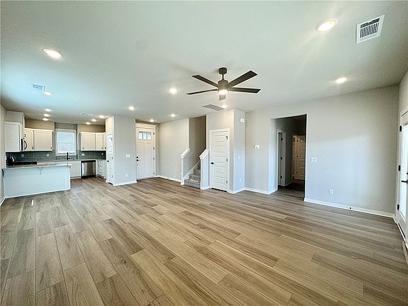 4th image of 2705 Relaxation Ave