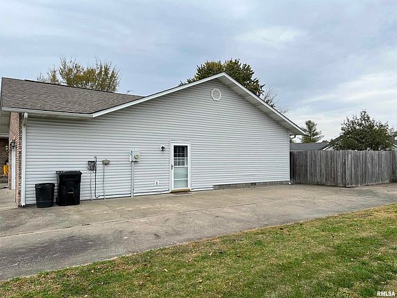 5th image of 1401 N Magnolia Dr