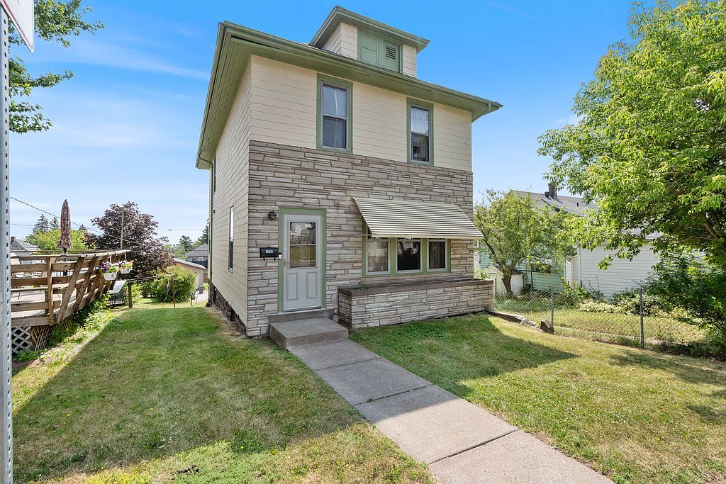 1010 E 9th St - Property Image