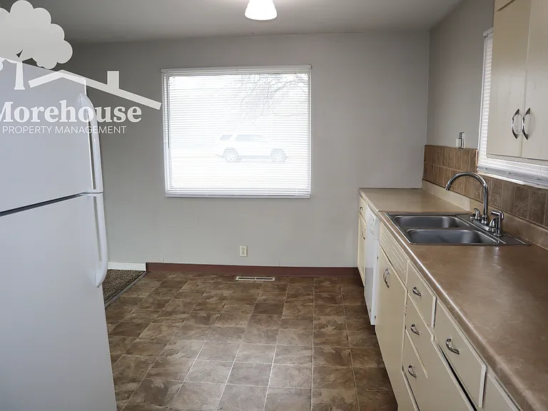 2404 S Stanley St — Photo 6