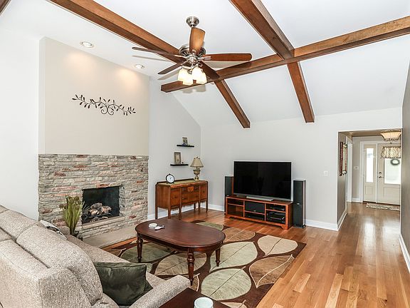 2nd image of 723 Braintree Ln