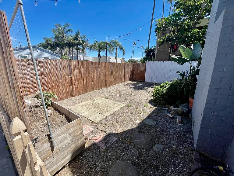 5025 Lotus St #5025 — Photo 7