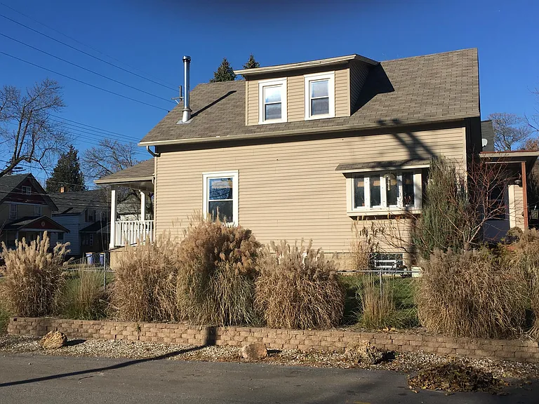 40 Fuller Ave NE — Photo 2