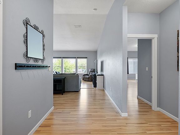 5th image of 1056 Ruby Clair Dr