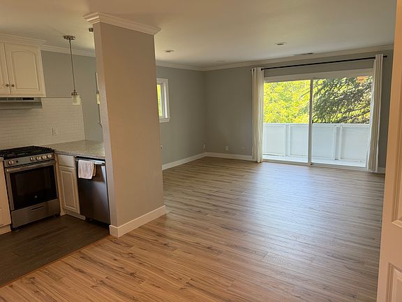 4th image of 475 Tyndall St #5