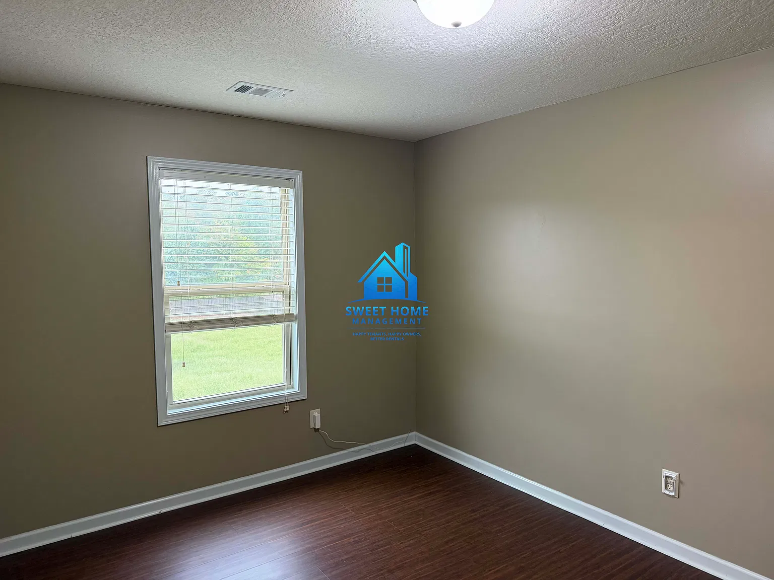 4 bed, 2048 sqft, $2,400 — Photo 4