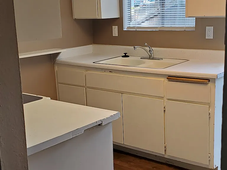 701 E Crestview Ave — Photo 11
