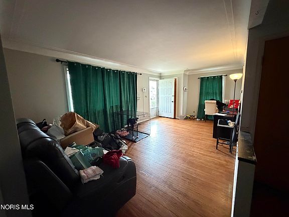 4th image of 142 Van Buren Ave