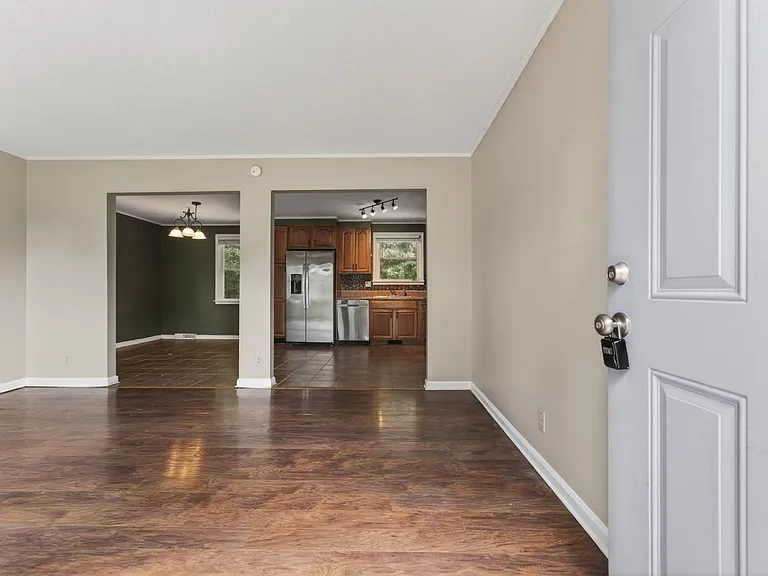 807 Pollard Rd — Photo 5