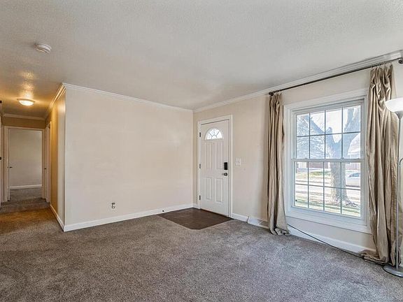 2nd image of 301 12th Ave NW
