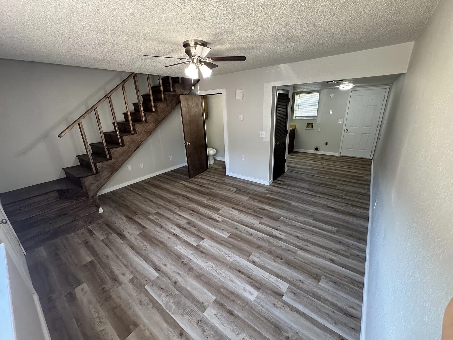 Pleasant Valley Apartments - 10 — Photo 4
