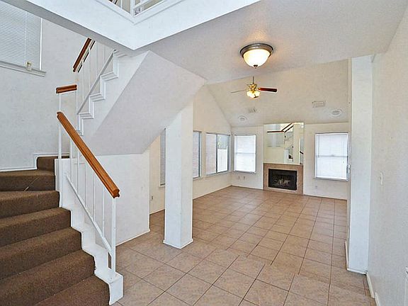 4th image of 13825 Royal Oak St