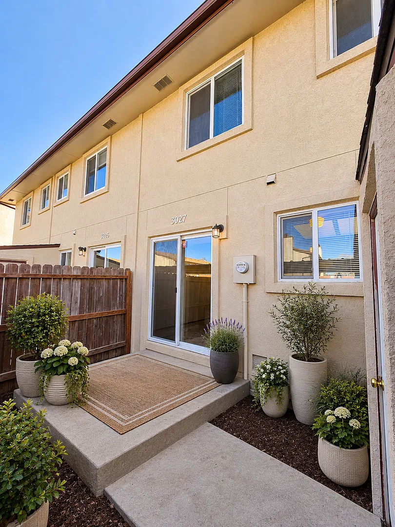 Comfort Meets Convenience | 2 Bedrooms, Fireplace & Private Outdoor Space — Photo 4