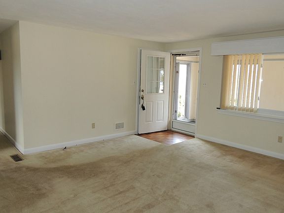 2nd image of 610 28th Avenue Ct NE