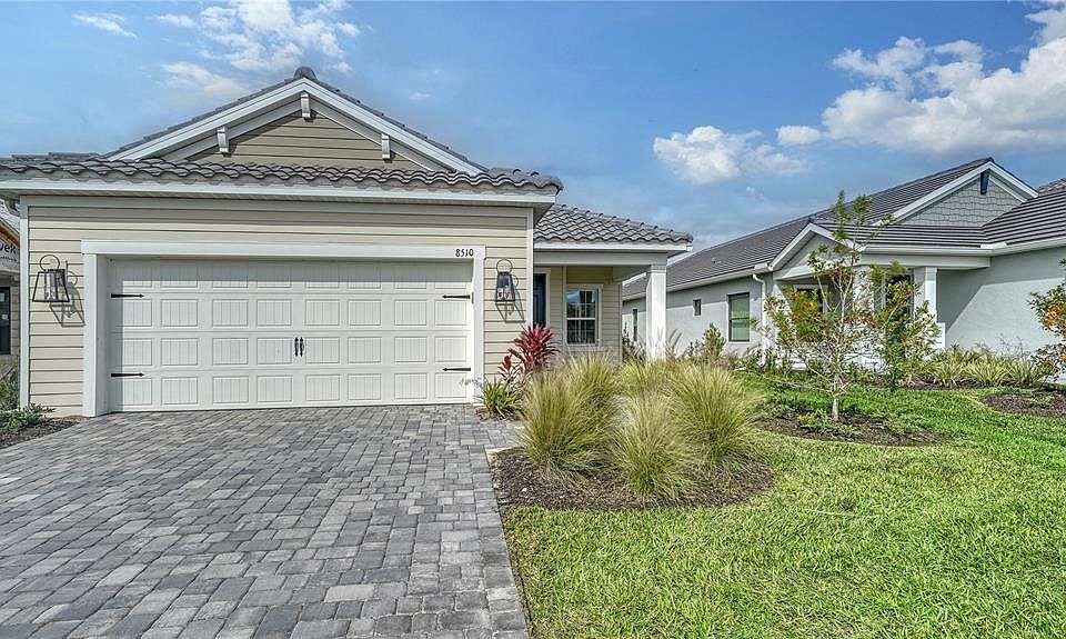 1st image of 8510 FRANGIPANI TRAIL