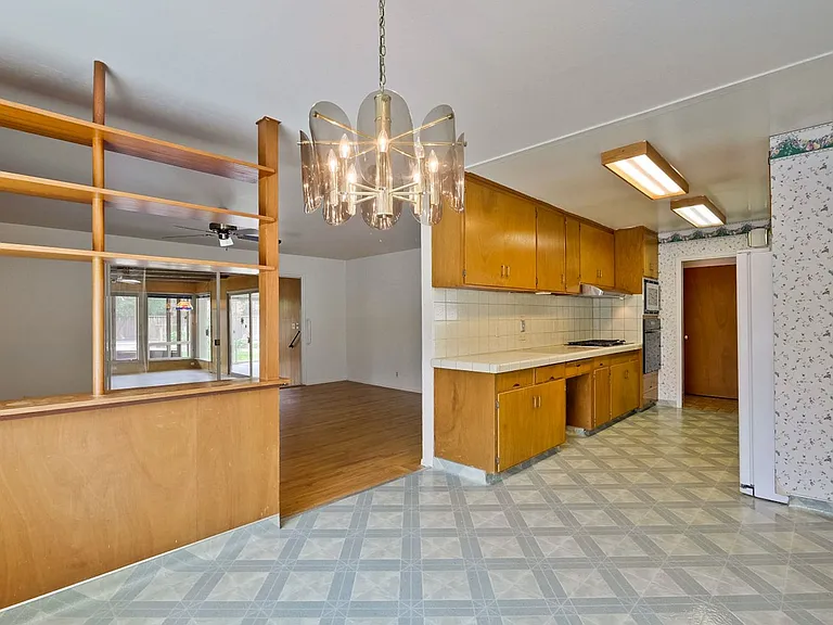 160 Kit Carson Ct — Photo 25