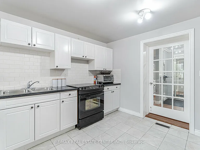 1904 Balsam Ave — Photo 13
