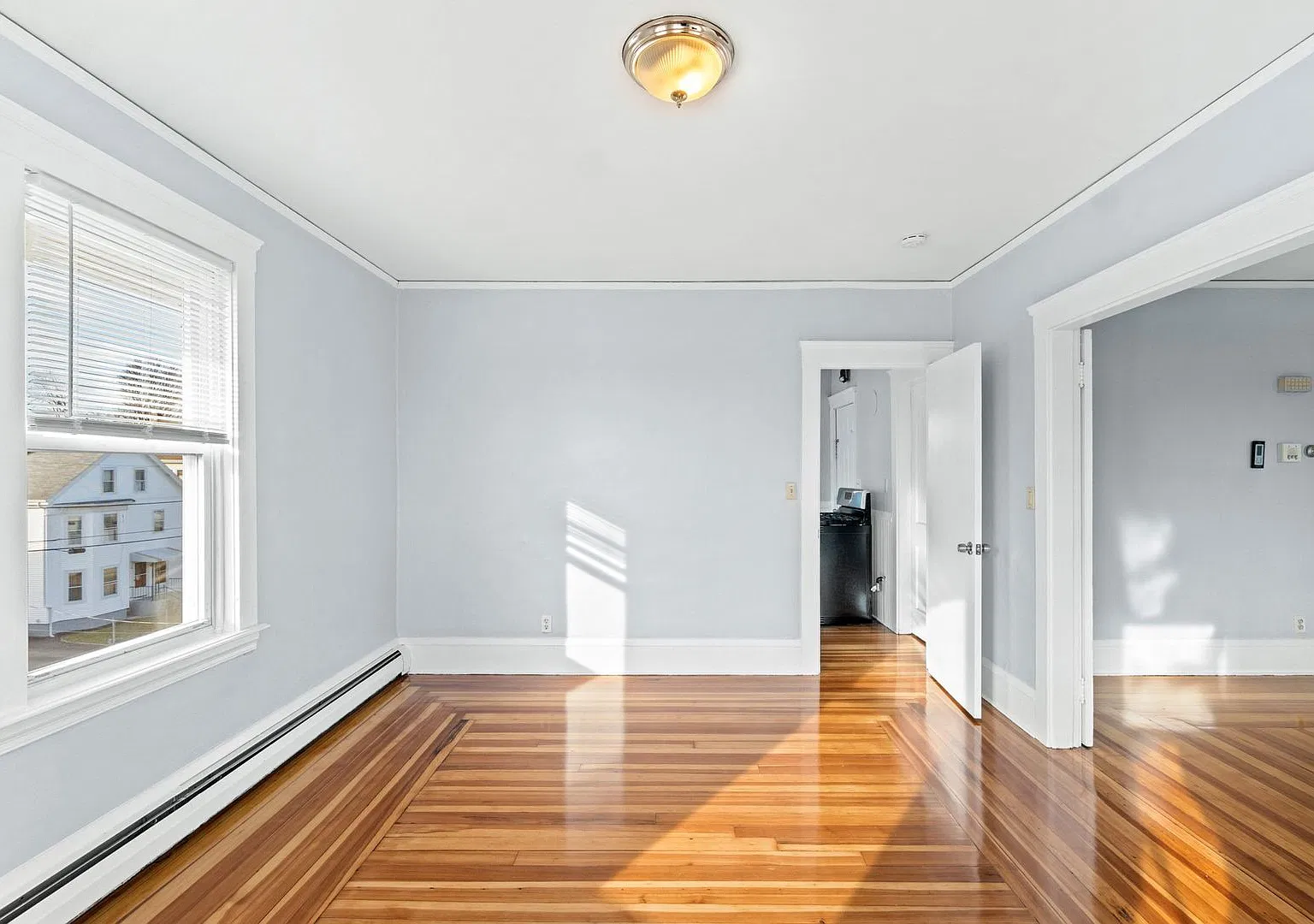508 Lonsdale Avenue — Photo 4