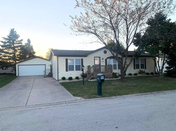 8670 Fig Tree Ln, Roscoe, IL 61073