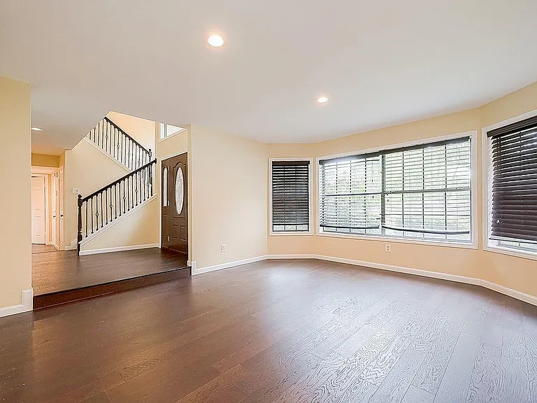 2039 Shorewood Ln — Photo 9