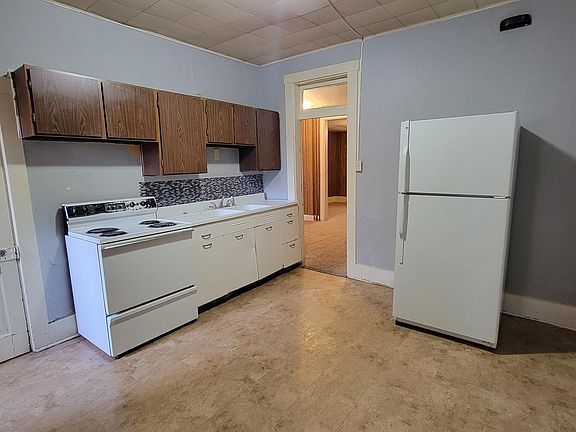 3rd image of 218 S Main St #2