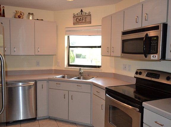5th image of 73 Westrobin Ln