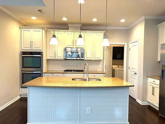 5th image of 4640 Blackmuir Woods Cir