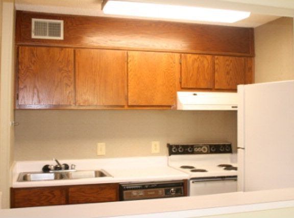 4th image of 148 E University Dr APT B106