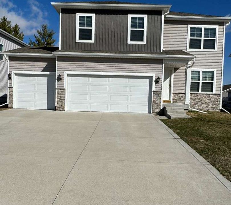 1st image of 2911 NW Woodbury Dr