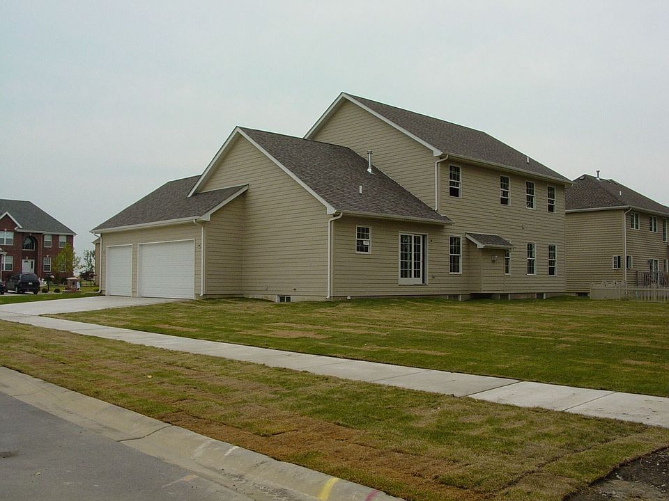 2nd image of 341 Norwich Ct