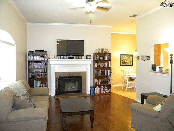 4th image of 500 Swenson St