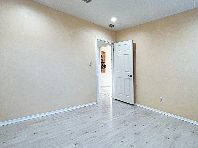 5627 Adele Ave — Photo 33