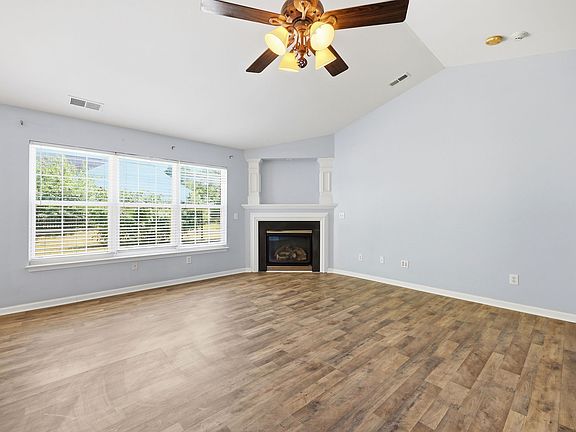 5th image of 3440 Royal Highland Dr