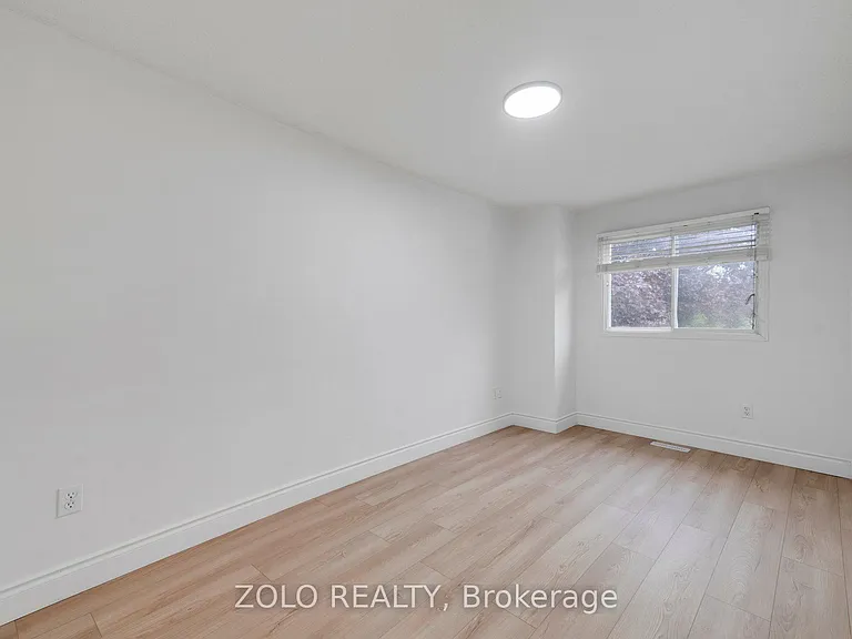 272 Elman Cres — Photo 23