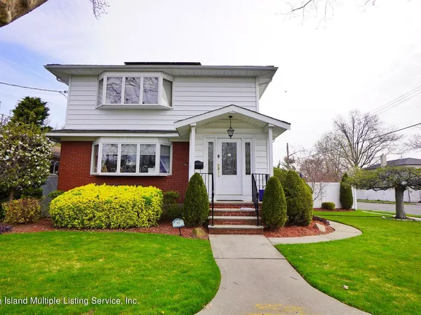 93 Penn Ave, Staten Island, NY 10306